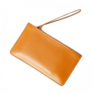 กระเป๋าหนัง Slim pouch Minimalist กระเป๋าคล้องมือ หนังแท้ สีแทน กระเป๋าหนัง Slim pouch Minimalist กระเป๋าคล้องมือ หนังแท้ สีแทน